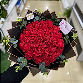 Yoğun Kırmızı Gül Buketi