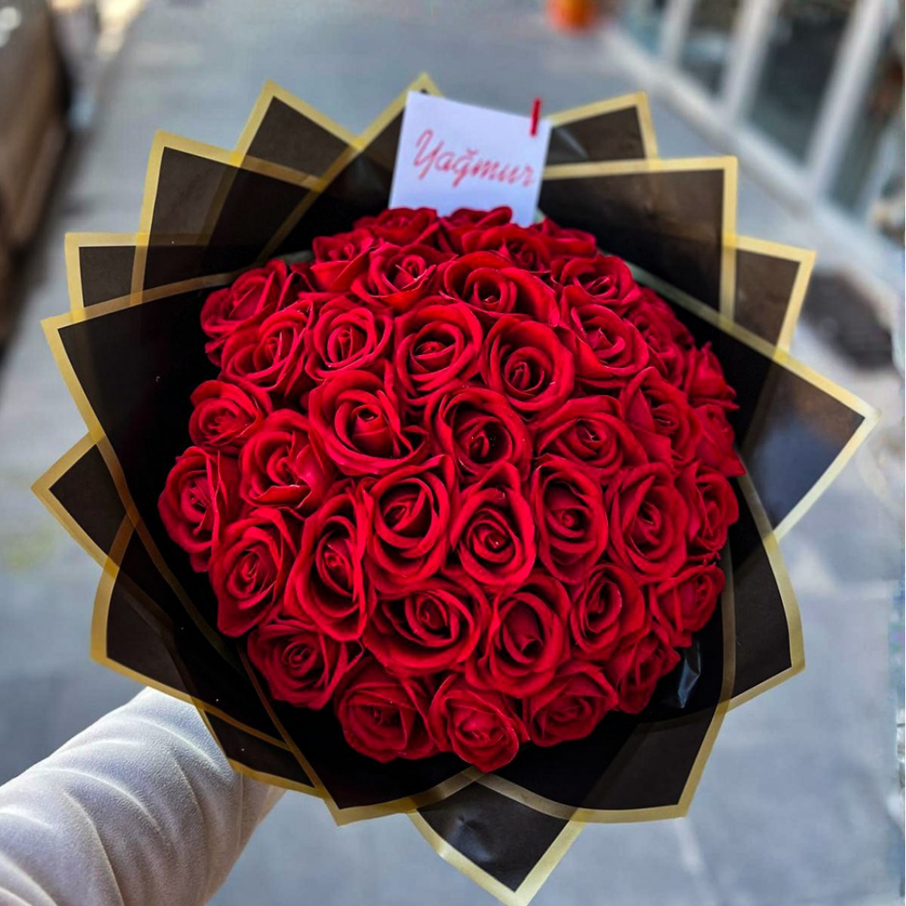 Yoğun Kırmızı Gül Buketi