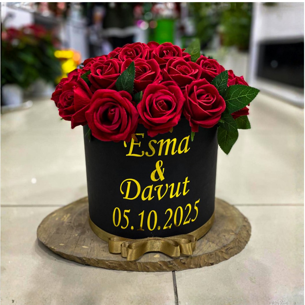 Kişiye Özel İsimli & Tarihli Kutuda Kırmızı Gül